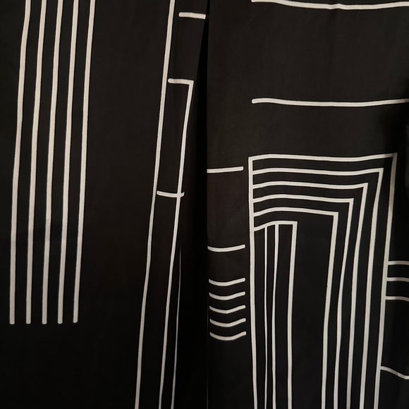 Nasty Gal Black and White Geometric satin Blouse - Picture 7 of 10